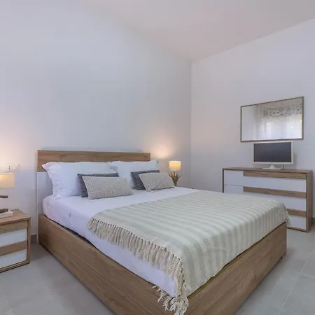 Biscay Bay With Balconies فيرّارا